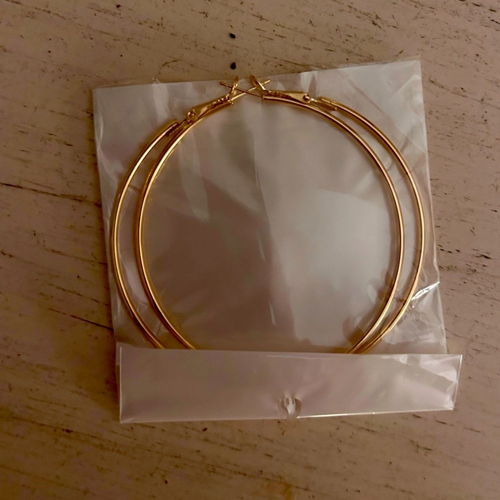*BRAND NEW* large gold hoops